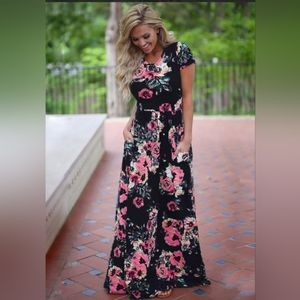 NWT Floral Maxi Dress Size 3XL Color Navy/Floral